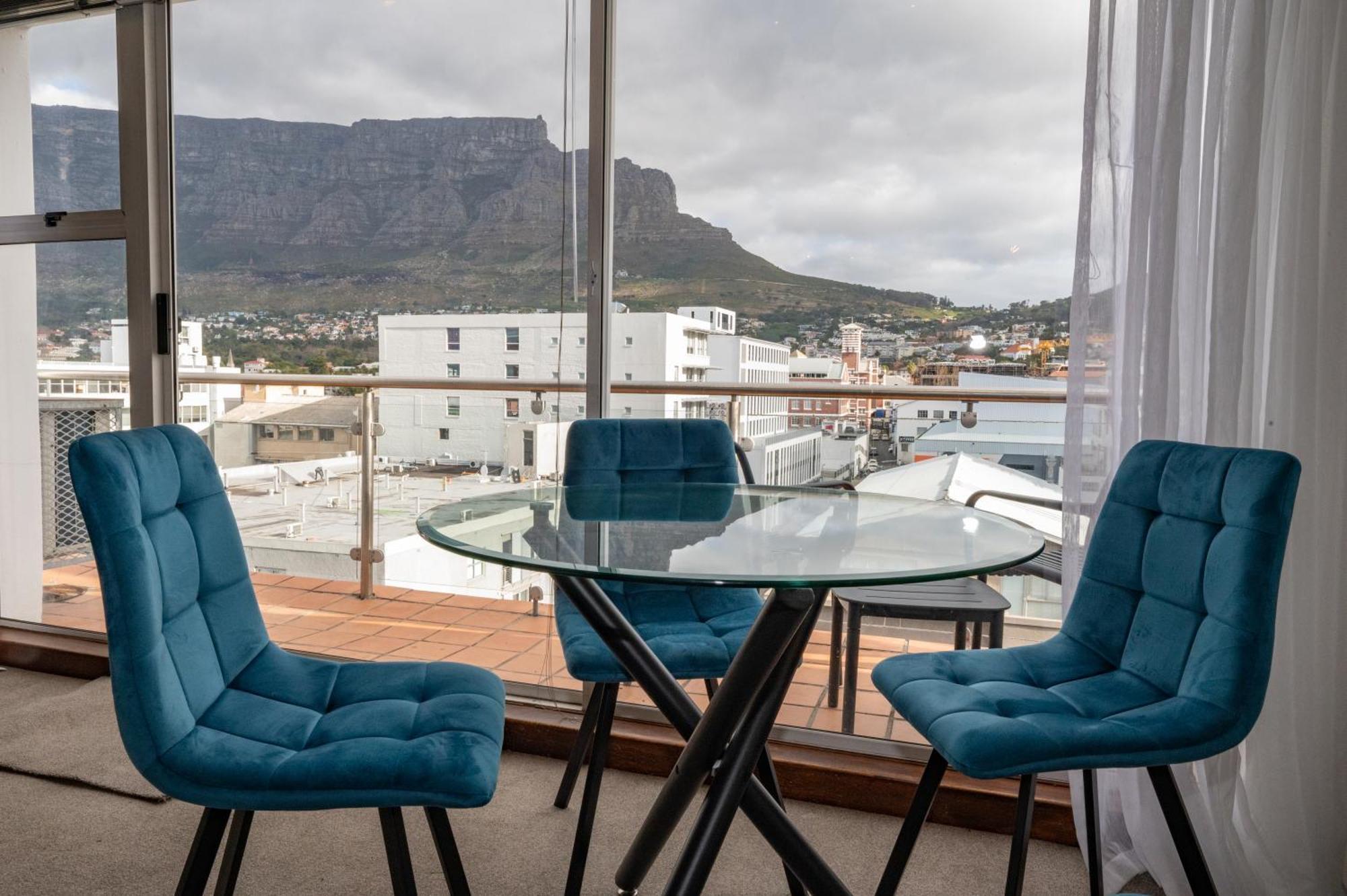 Cbd Loft With Mountain View, Balcony, Aircon, Parking *