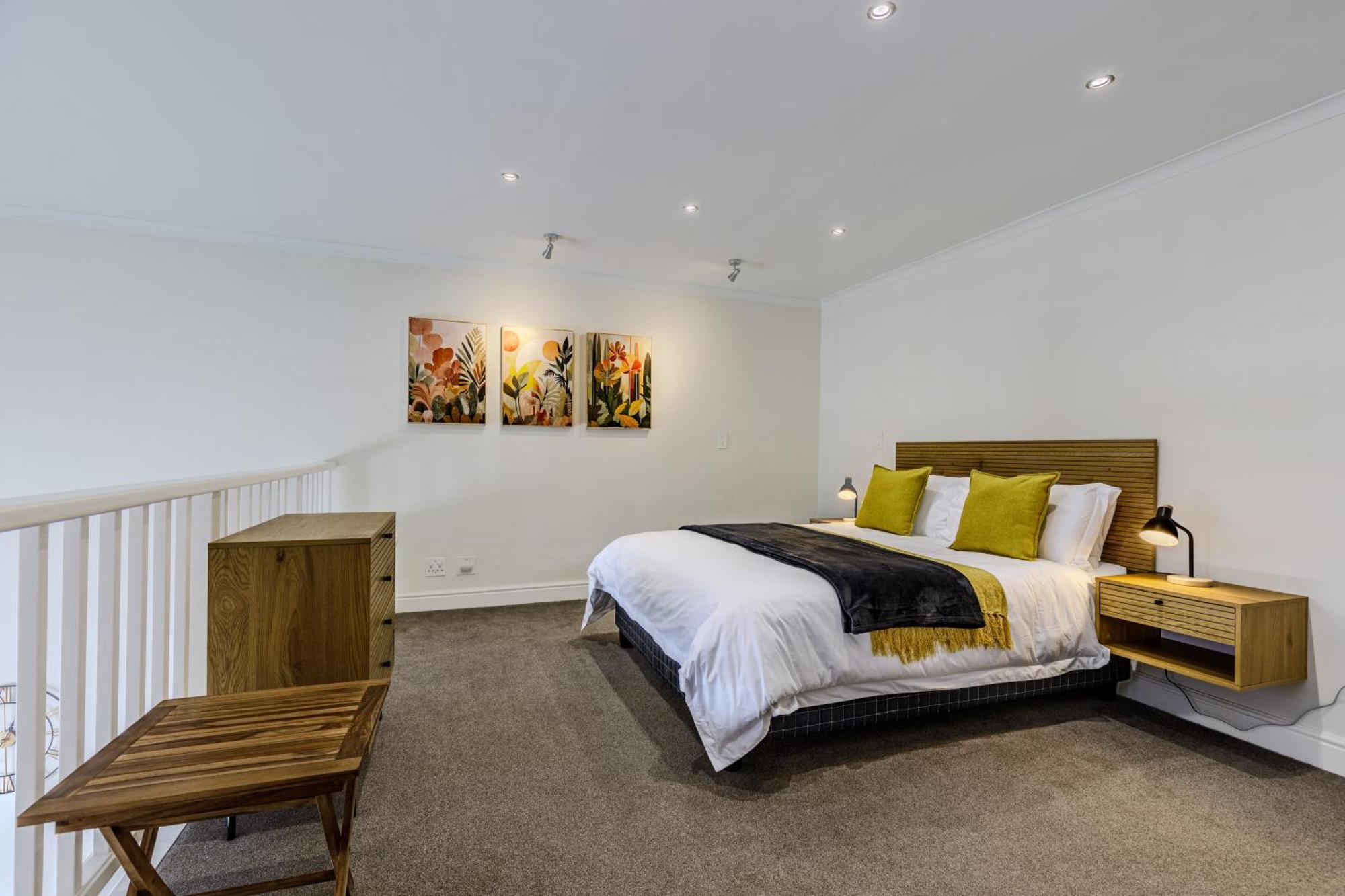 Apartment Cbd Loft With Mountain View, Balcony, Aircon, Parking