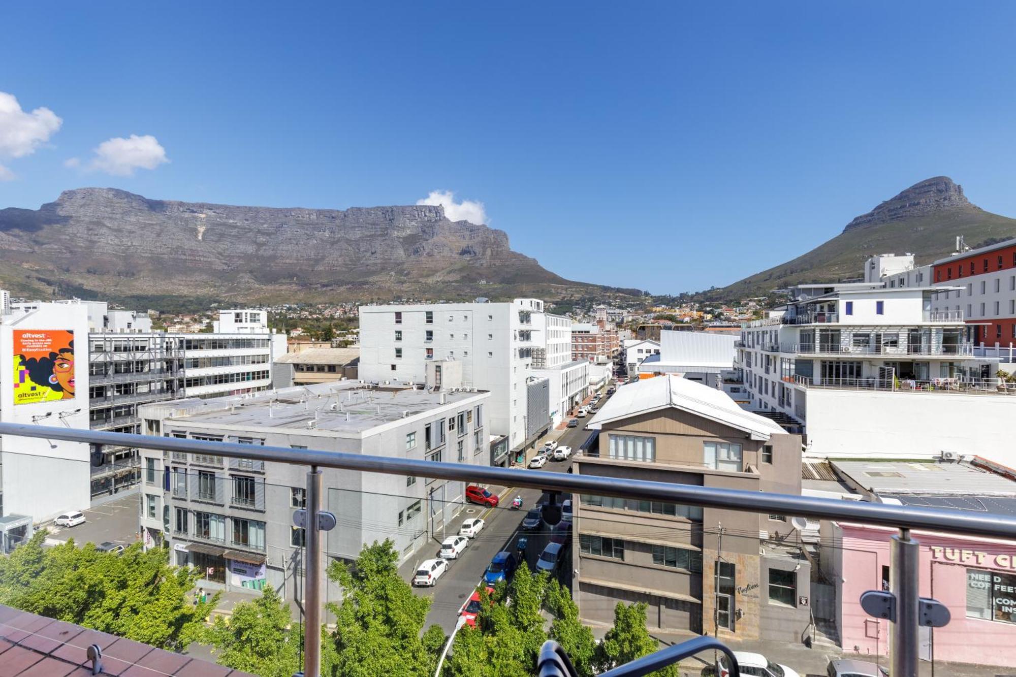 Apartment Cbd Loft With Mountain View, Balcony, Aircon, Parking