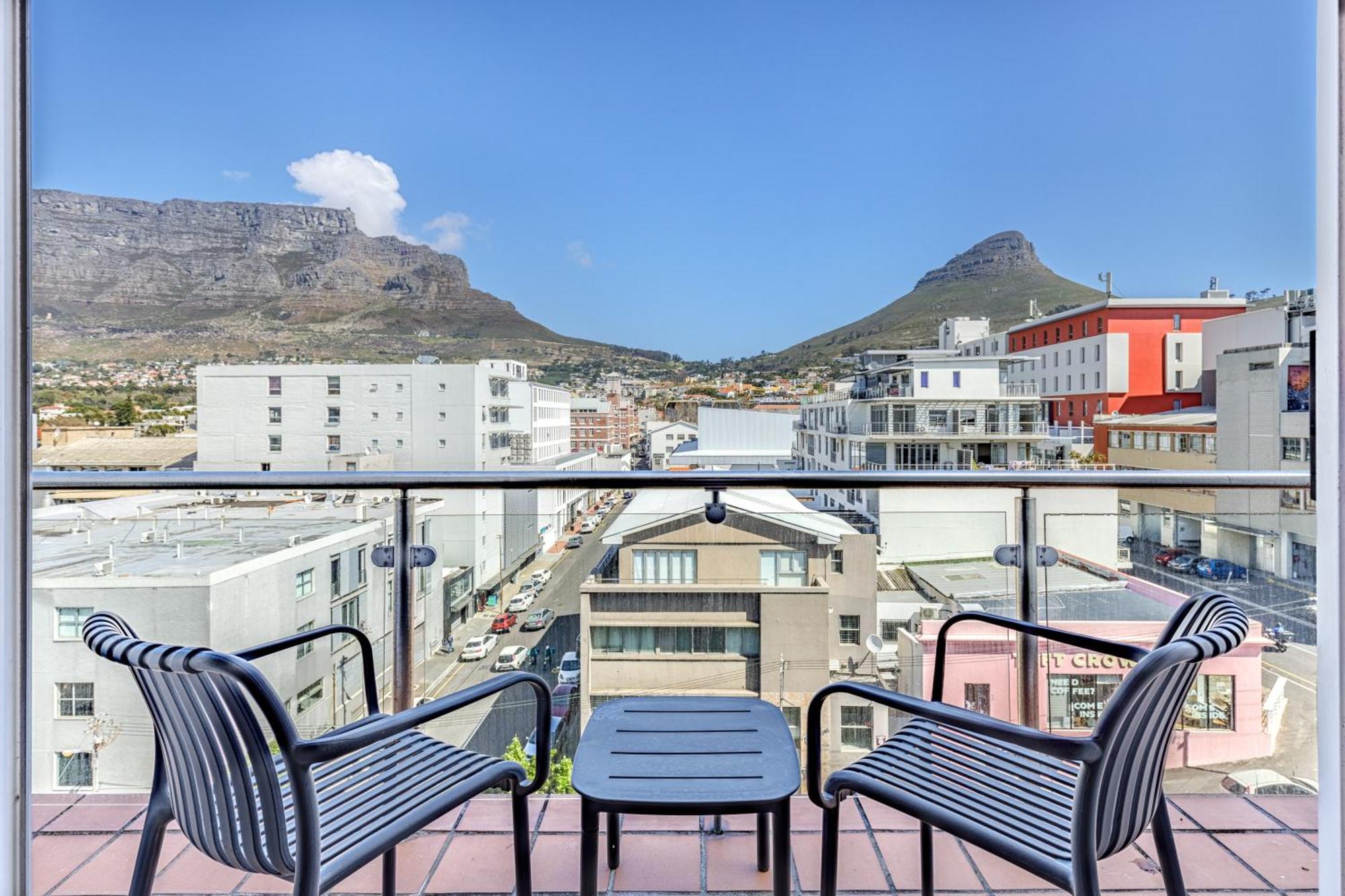 Cbd Loft With Mountain View, Balcony, Aircon, Parking Apartment *
