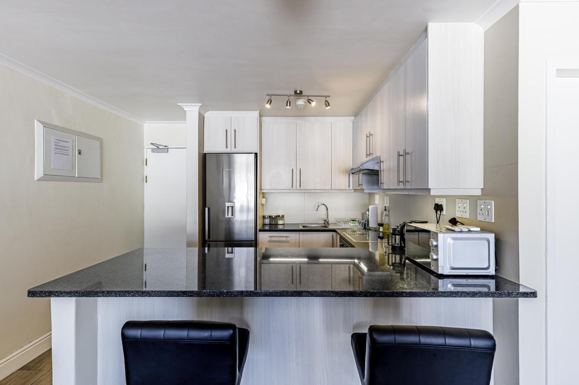 Cbd Loft With Mountain View, Balcony, Aircon, Parking Apartment