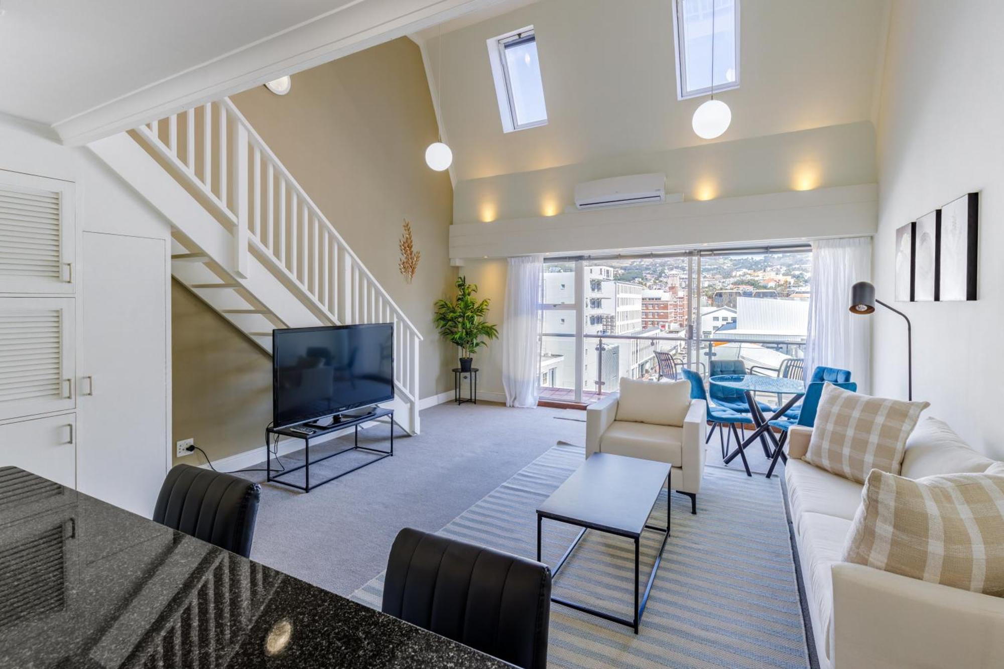 Cbd Loft With Mountain View, Balcony, Aircon, Parking Apartment