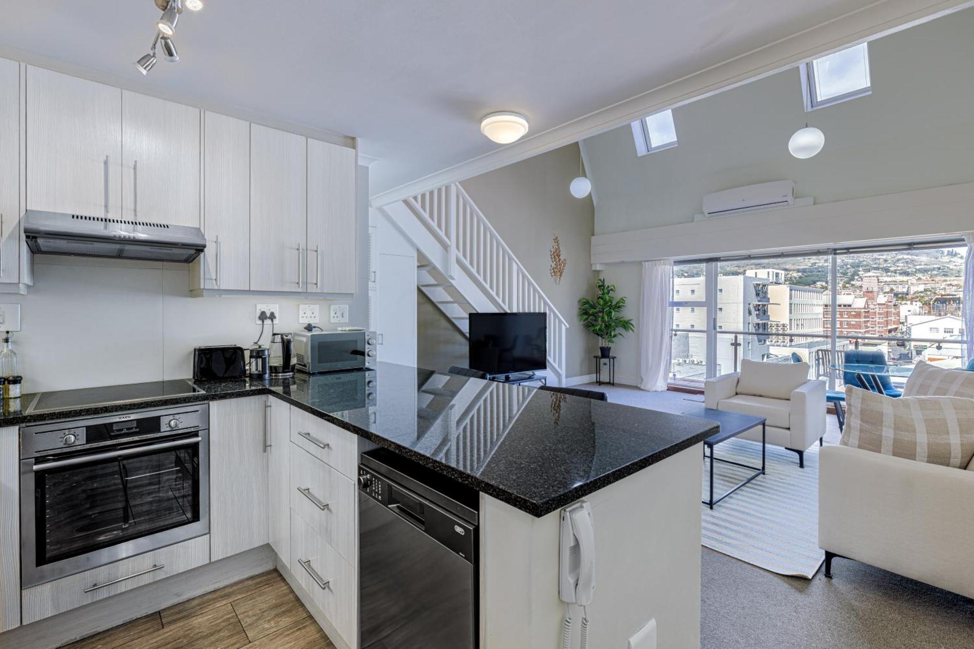 Apartment Cbd Loft With Mountain View, Balcony, Aircon, Parking